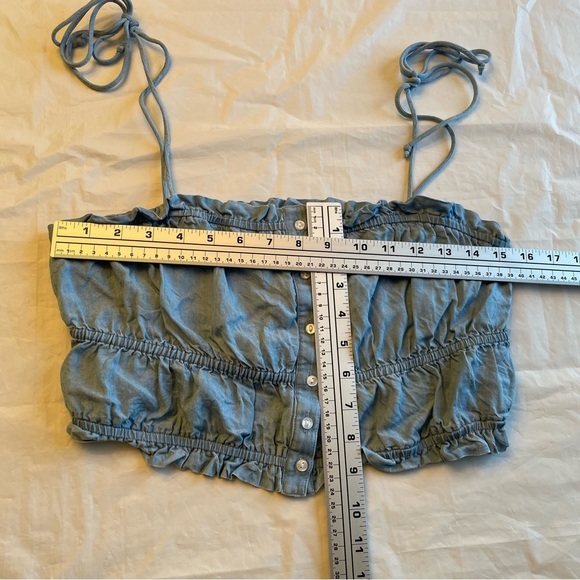 🌼 Stylish Denim-Inspired Top by Aerie, Size Medium 🌼 - Picture 11 of 11